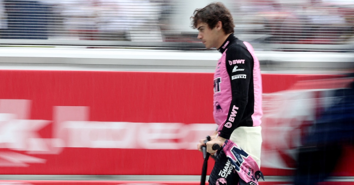 Franco Colapinto en el paddock tras el Gran Premio en el circuito de Sepang