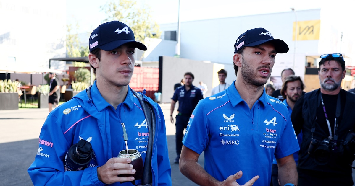 Franco Colapinto y Pierre Gasly juntos en el paddock de la Fórmula 1