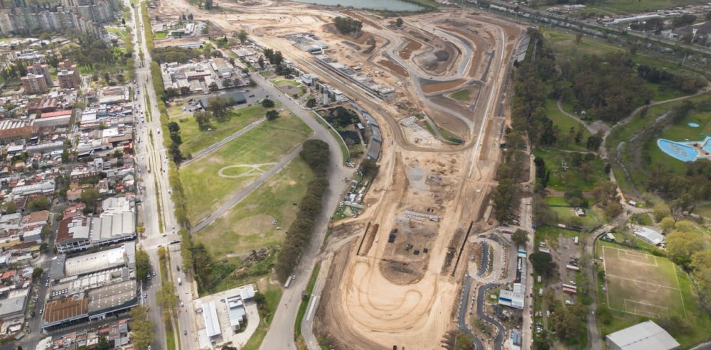 Vista aérea de los trabajos de remodelación y obras en el Autódromo Oscar y Juan Gálvez de Buenos Aires.