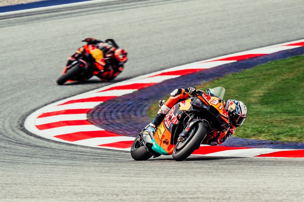 Pedro Acosta compitiendo en el circuito de Red Bull Ring durante las prácticas del Gran Premio de Austria.