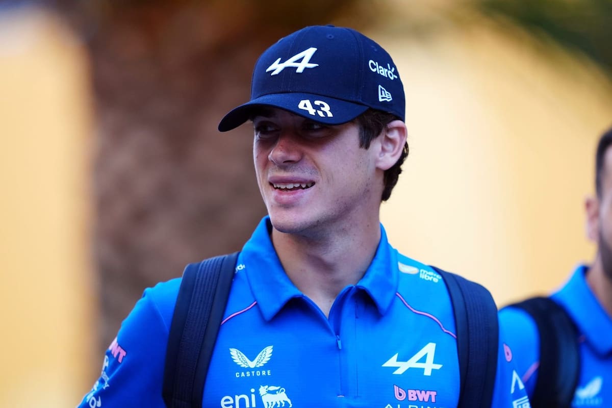 Franco Colapinto con la indumentaria de su equipo Alpine durante el fin de semana de carrera.