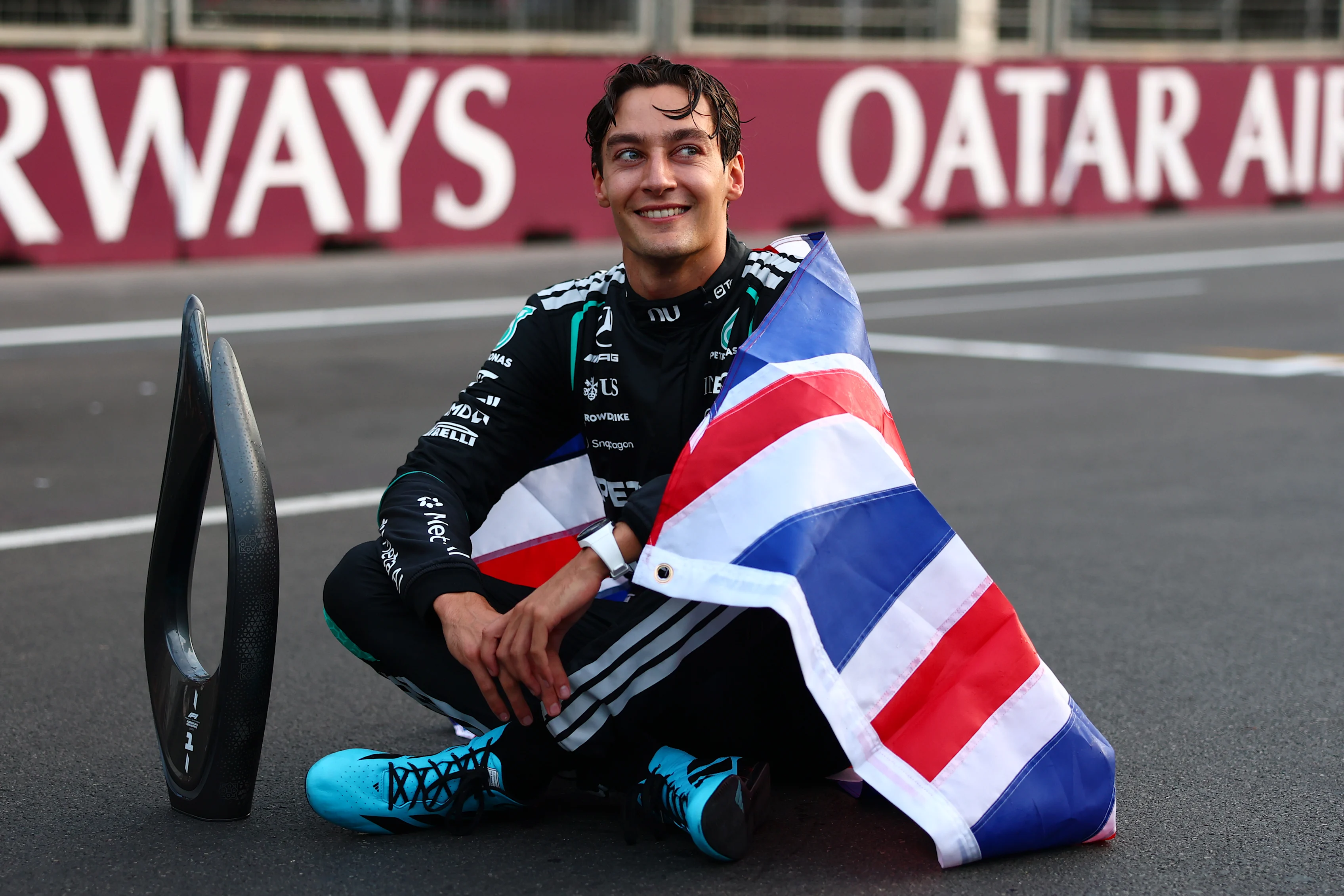 George Russell celebrando su victoria en la Fórmula 1
