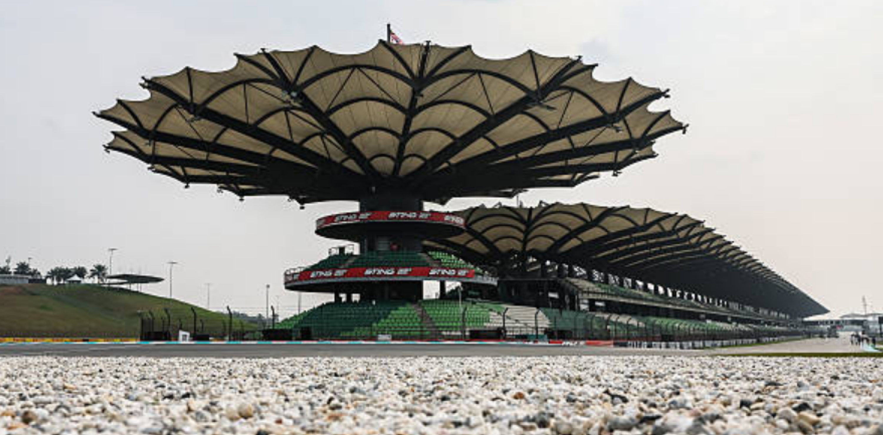 Vista general de las instalaciones y la recta principal del circuito de Sepang en Malasia.