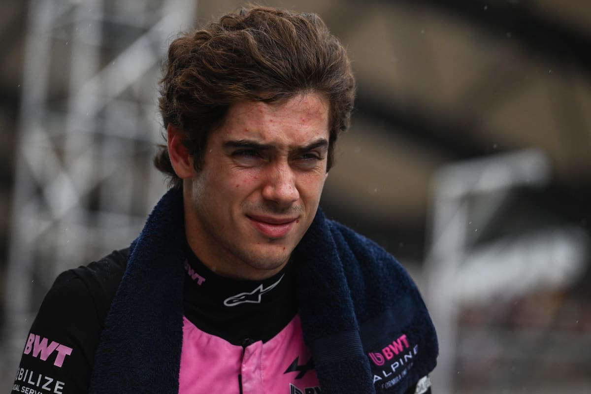 Franco Colapinto en el paddock del circuito de Sepang durante el fin de semana del Gran Premio de Malasia.