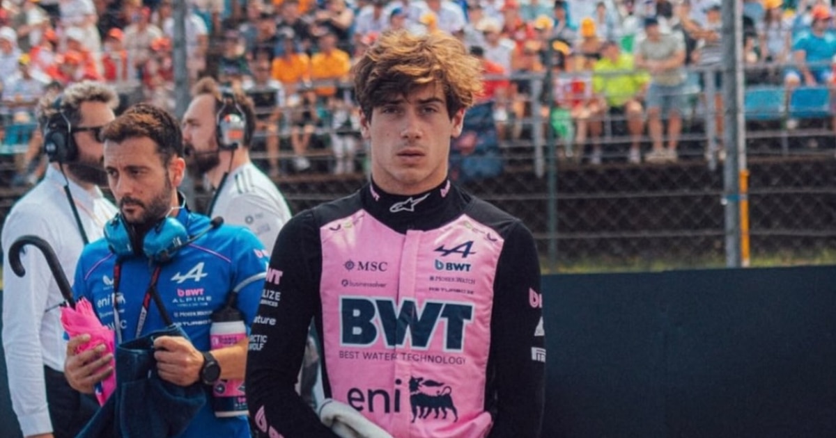 Franco Colapinto en el paddock de la Fórmula 1 durante el desarrollo del fin de semana de competencia en el circuito asiático.