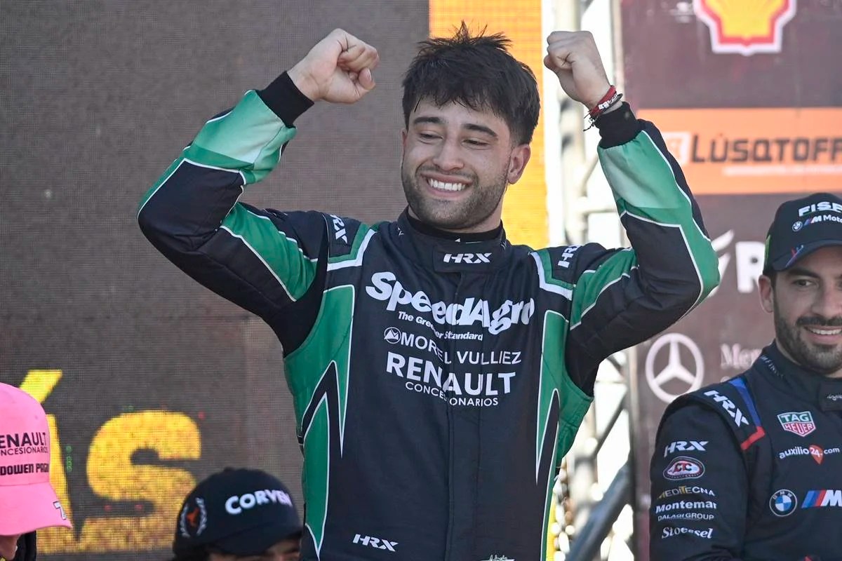 Ignacio Faín celebra su victoria en el Turismo Carretera en San Nicolás