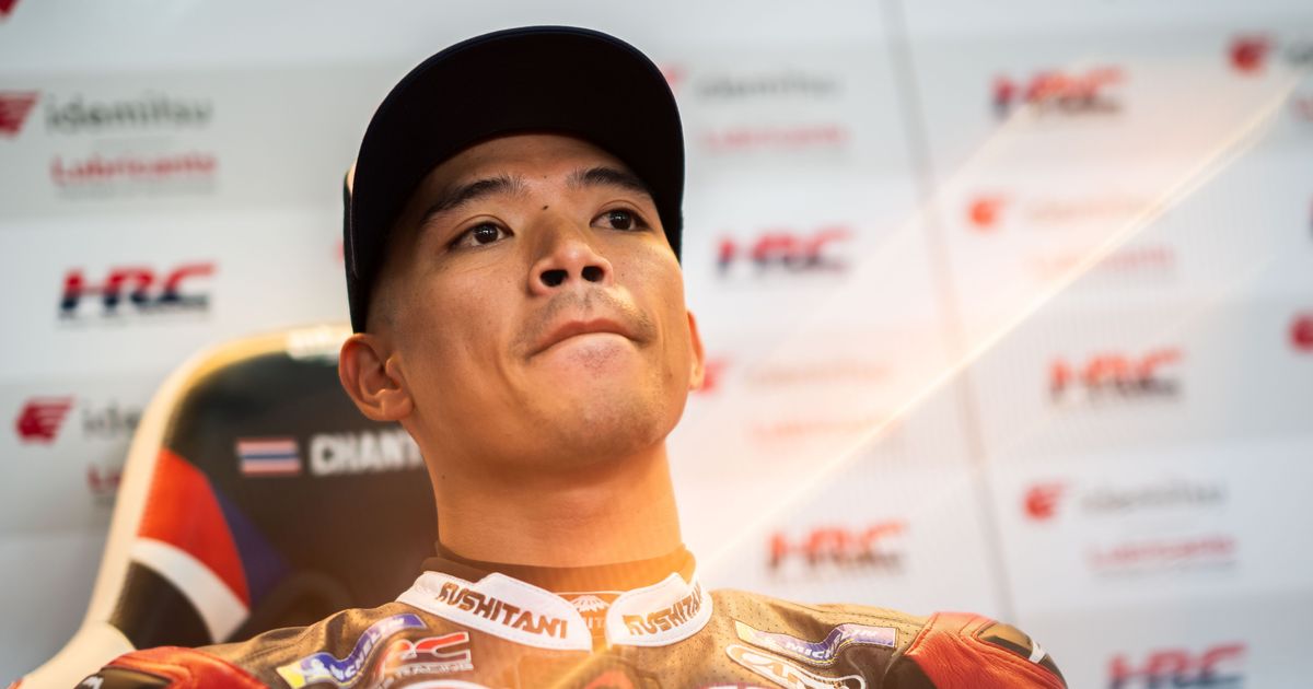 Somkiat Chantra con indumentaria oficial de Honda