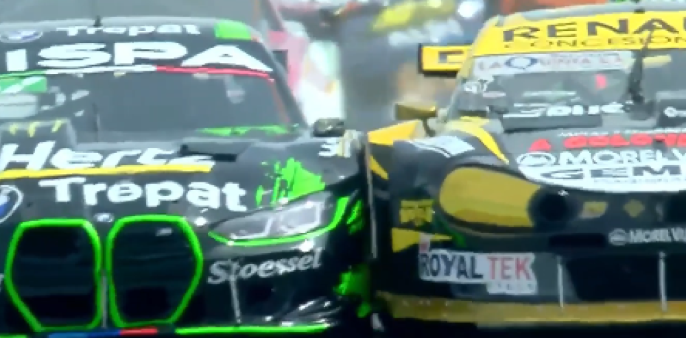 Julián Santero y Facundo Chapur en la áspera largada de la tercera serie del Turismo Carretera en San Nicolás.