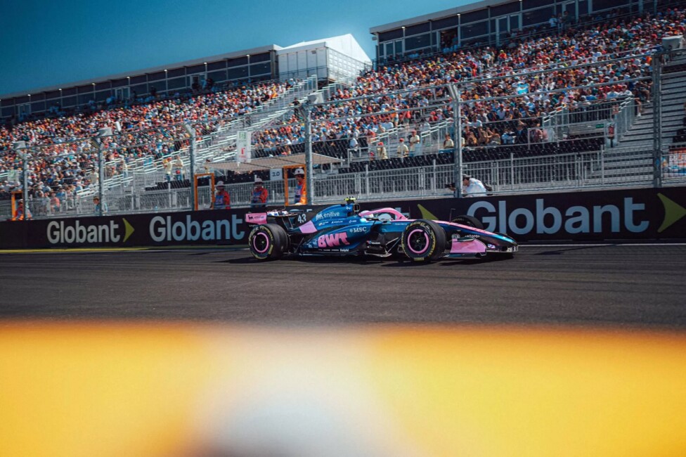 Monoplaza de Alpine en pista