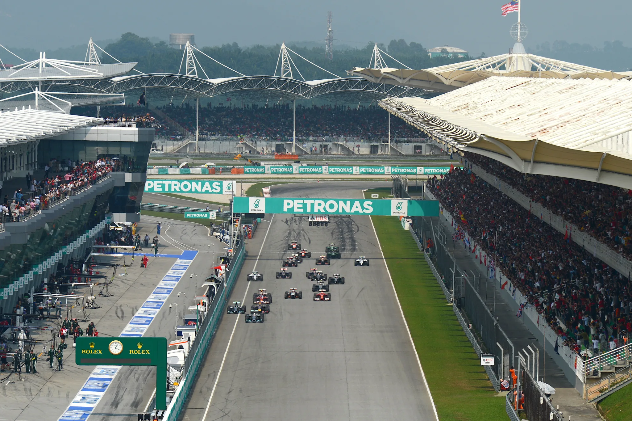 Vista general de la recta principal y el circuito de Sepang durante un evento de la categoría.