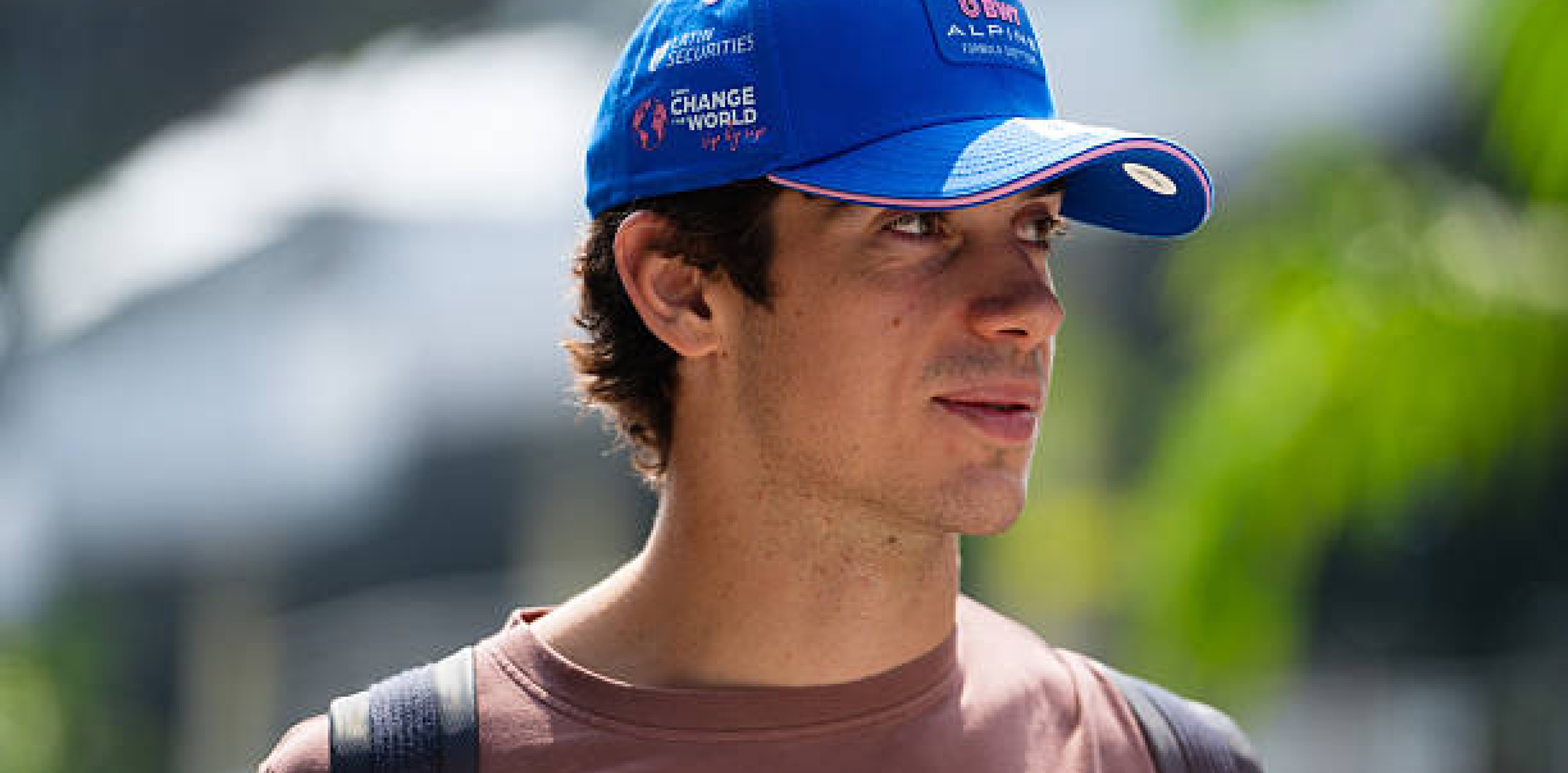 Franco Colapinto con la indumentaria de Alpine en el circuito de Sepang.