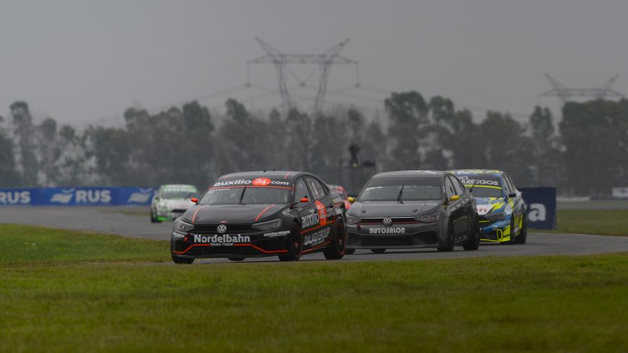 Autos de Turismo Nacional en pista