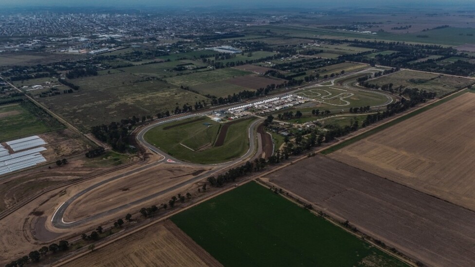 Vista aérea general del autódromo de Río Cuarto donde se aprecian los sectores del circuito y las modificaciones en la traza.