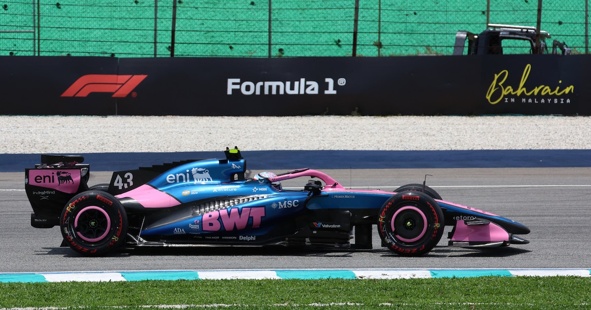 Monoplaza de Fórmula 1 en el Circuito Internacional de Sepang durante las pruebas en Malasia.