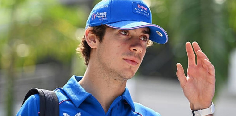 Franco Colapinto con la indumentaria del equipo Alpine en el circuito de Sepang