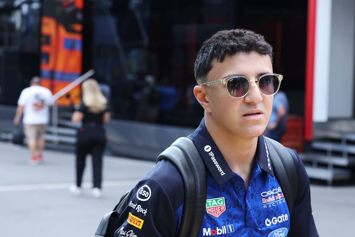 El piloto francoargelino Isack Hadjar regresa a la actividad en la Fórmula 1 con Red Bull.