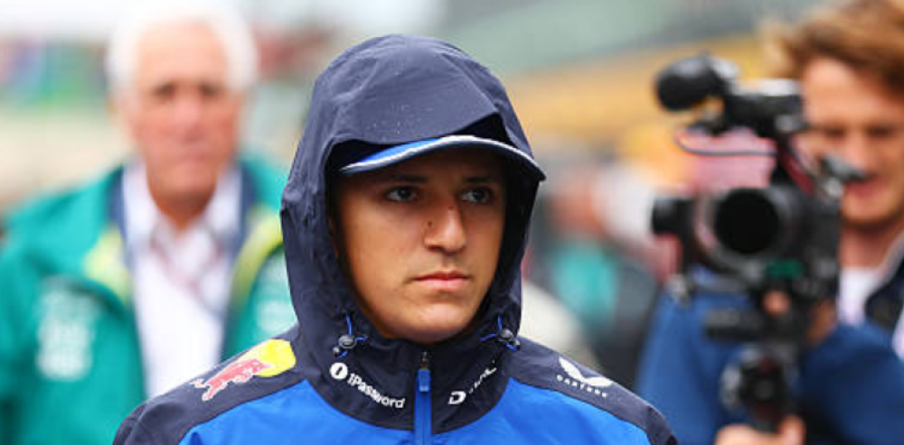 Isack Hadjar durante una jornada de trabajo con el equipo Red Bull.