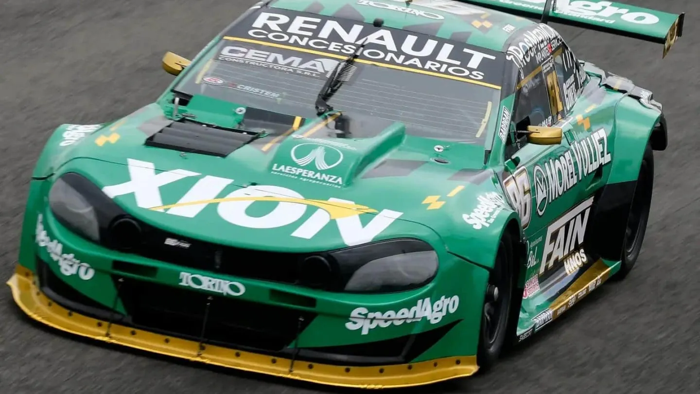 El Torino del Trotta Racing conducido por Ignacio Faín en el autódromo de San Nicolás.