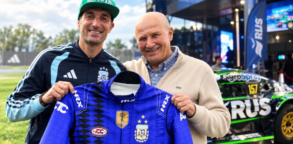 Lionel Scaloni junto a Johnny De Benedictis durante un evento relacionado con el Turismo Carretera.