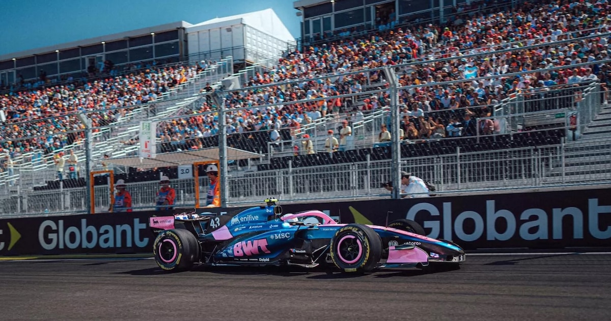 Monoplaza de Alpine en pista durante el Gran Premio de Madrid.