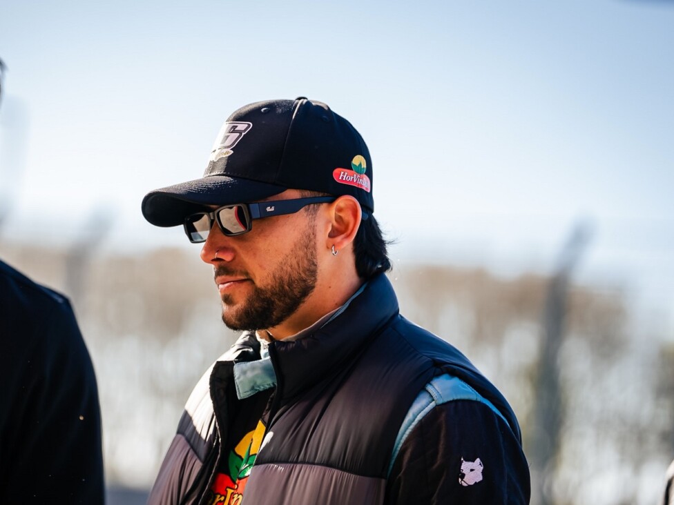Nicolás Palau con indumentaria oficial en la previa de su incorporación al TC2000.
