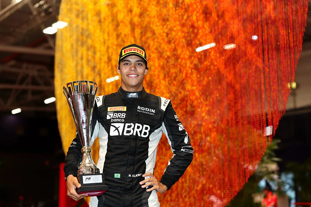 Pedro Clerot posa con un trofeo tras su victoria en Madrid