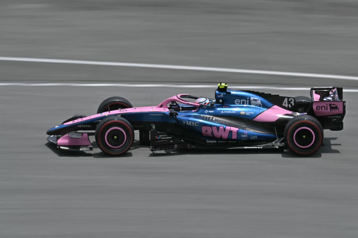 Franco Colapinto al mando del monoplaza de Alpine durante el Gran Premio de Malasia de Fórmula 1 en el Circuito Internacional de Sepang.