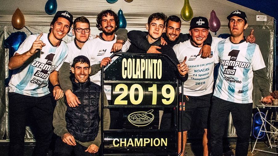 Franco Colapinto con equipo de automovilismo