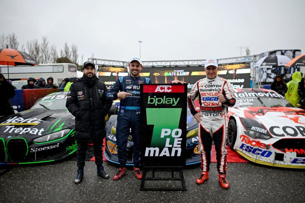 Mariano Werner junto al podio de la carrera en San Luis.