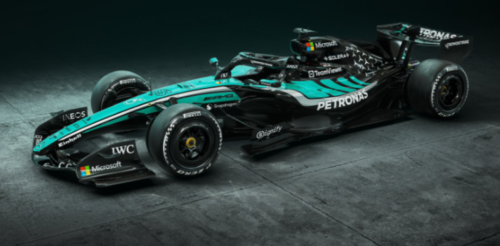 Monoplaza de Mercedes con la decoración especial en tonos turquesa para la competencia en Sepang.