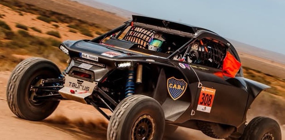 Vehículo en plena competencia durante el Rally de Marruecos.