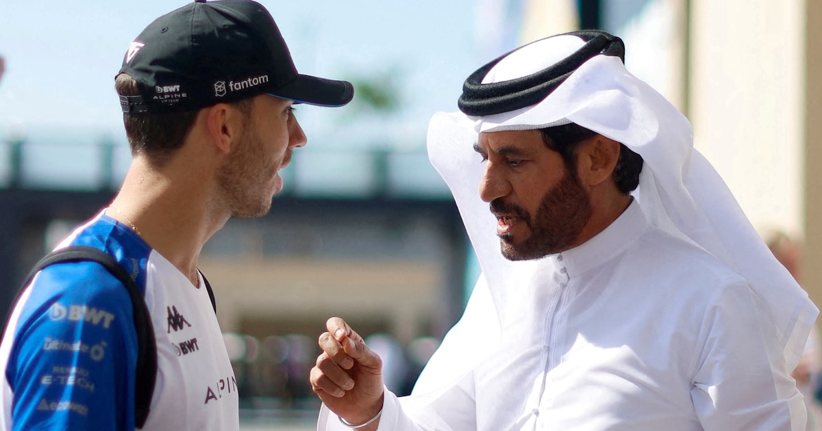 El presidente de la FIA, Mohammed Ben Sulayem, junto al piloto Pierre Gasly durante una jornada oficial de la Fórmula 1